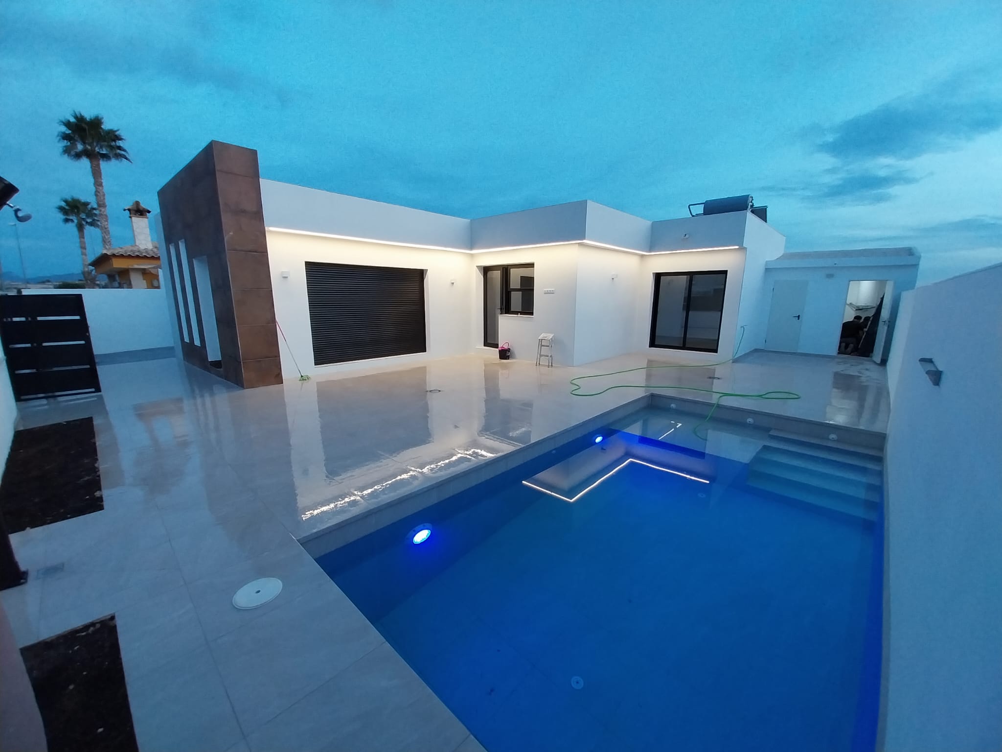 Piscina atardecer